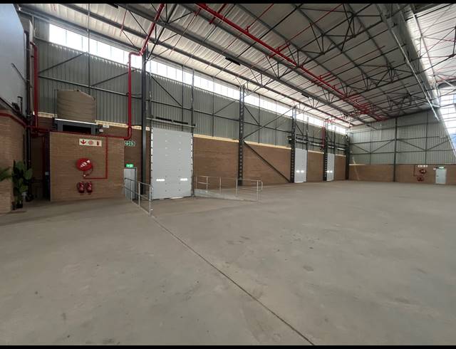 2,208M² WAREHOUSE TO LET IN AIRPORT PARK